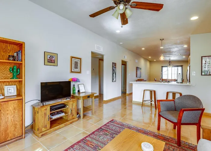 2 Mi To Asu! Updated Family W/ Patio + Yard Hébergement de vacances