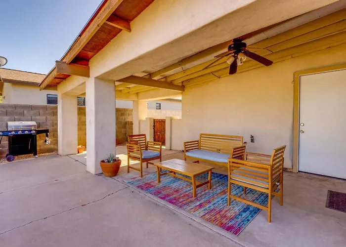 2 Mi To Asu! Updated Family W/ Patio + Yard Hébergement de vacances